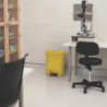 Koš za smeti rumene barve 30L Rubbermaid - Ultra odporna sprednja noga
