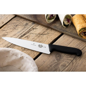 Nož za rezanje z nazobčano rezilo 22 cm - Victorinox - Fourniresto