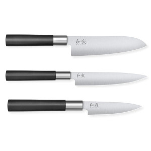 Nabor 3 nožev Wasabi Black - Univerzalni in Santoku noži KAI: kakovost, zmogljivost in natančnost v kuhinji.